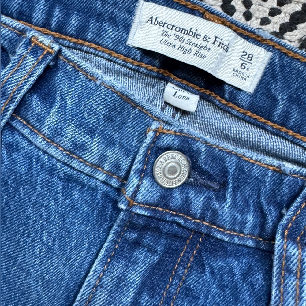 Abercrombie 90s Straight Ultra High Rise (Curve Love)